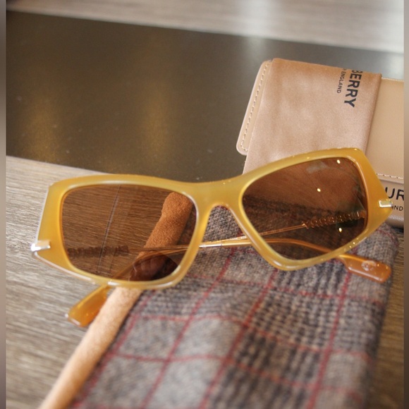 Burberry Sunglasses - Picture 4 of 9